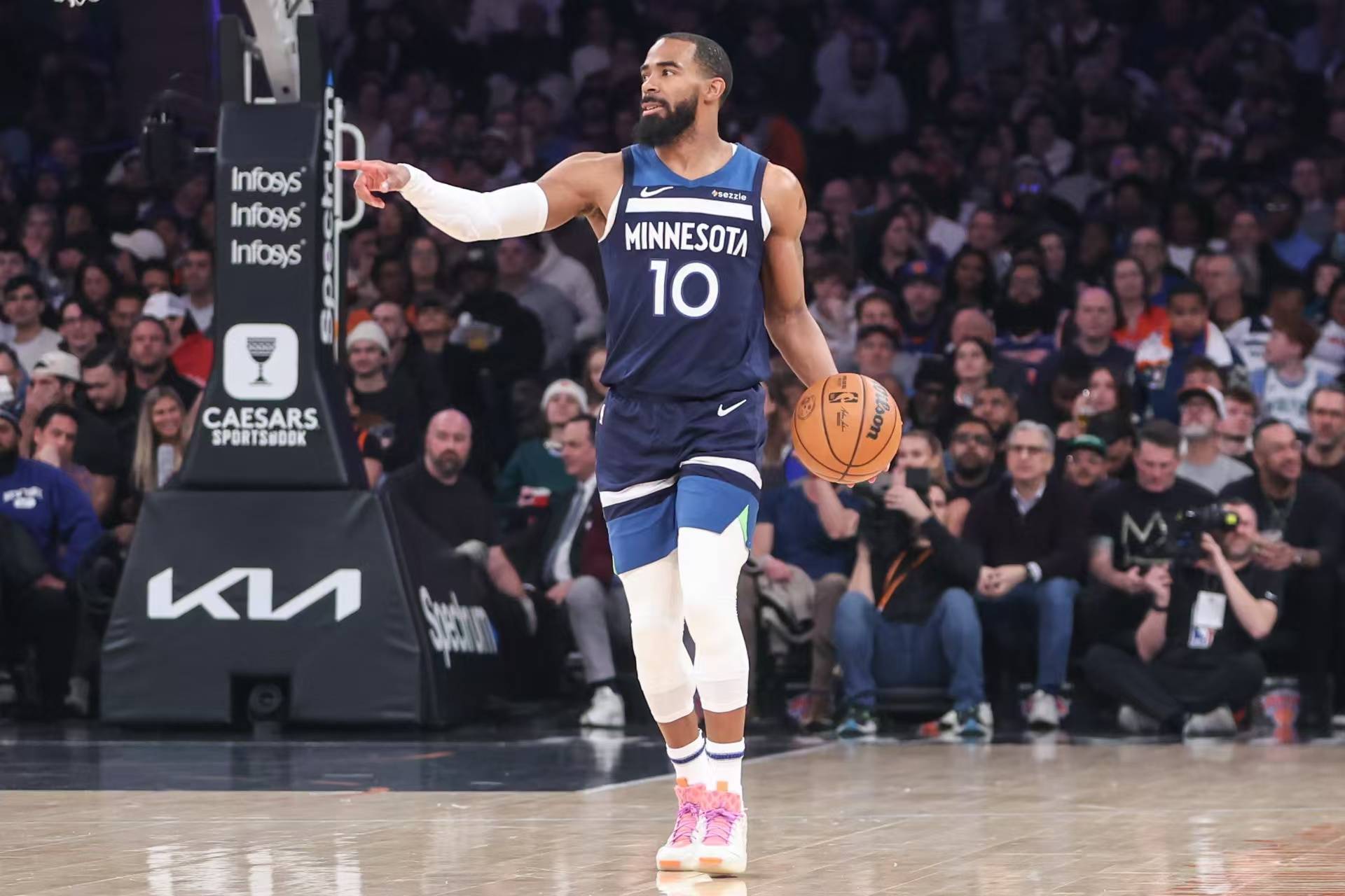 独行侠主场大胜灰熊，全队表现抢眼的简单介绍