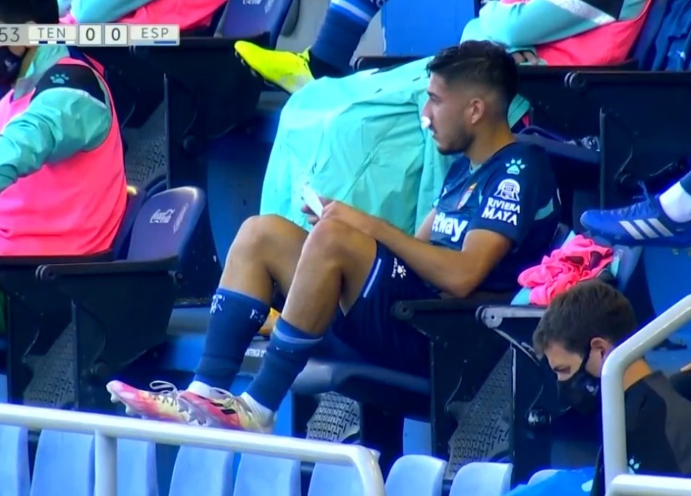 利物浦场边指挥情绪激动，尤文图斯队员怒摔水瓶的简单介绍